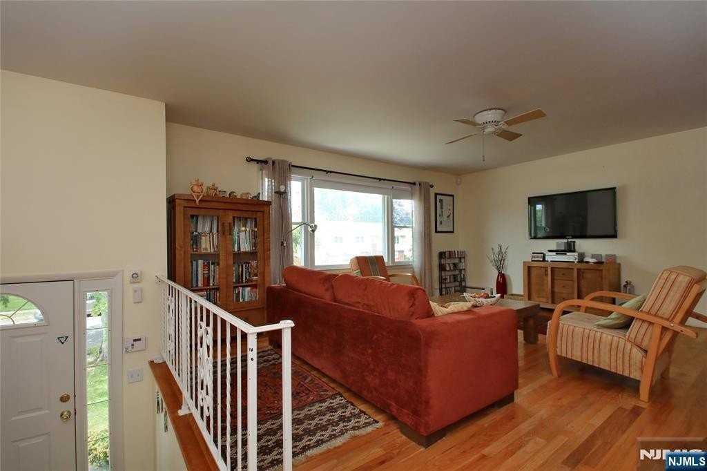 42-05 Naugle Dr - Photo 6 of 27