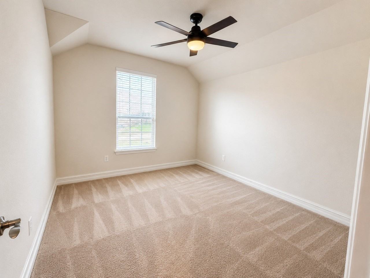 1501 Millican Ln - Photo 6 of 18