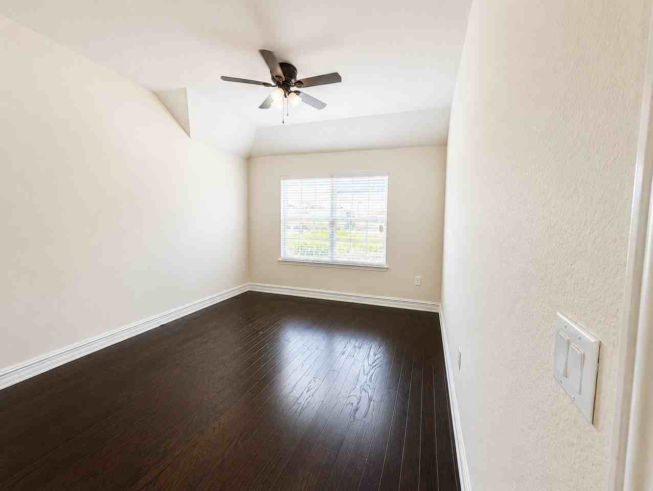 1501 Millican Ln - Photo 7 of 18