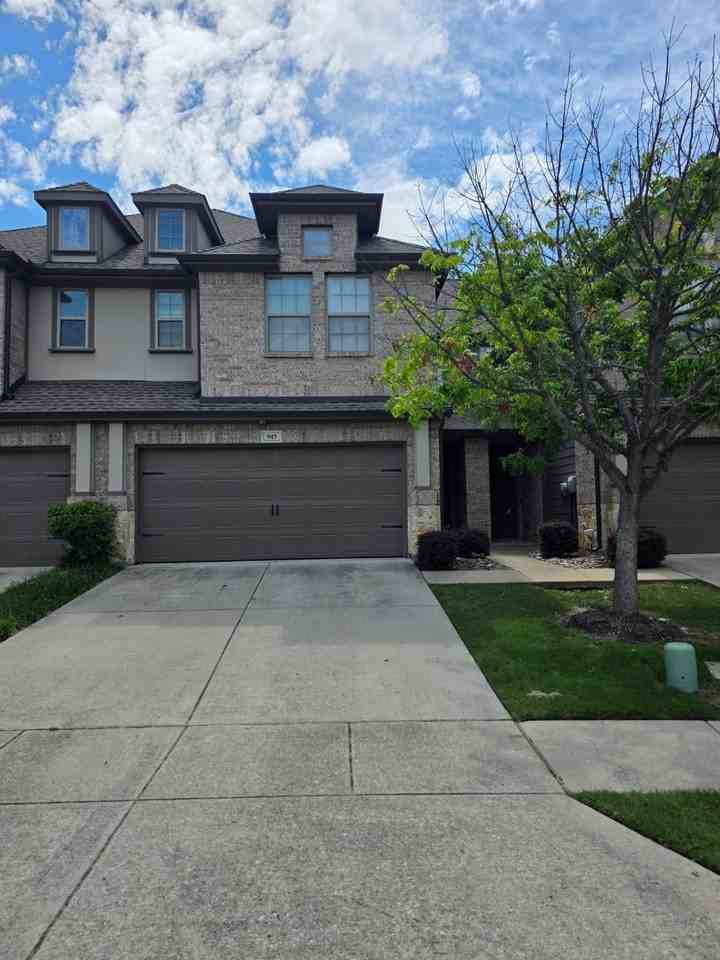 945 Brookville Ct - Photo 2 of 16