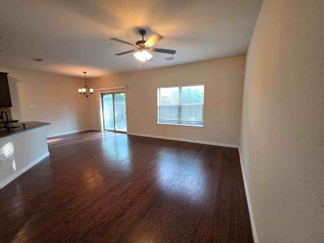 945 Brookville Ct - Photo 4 of 16
