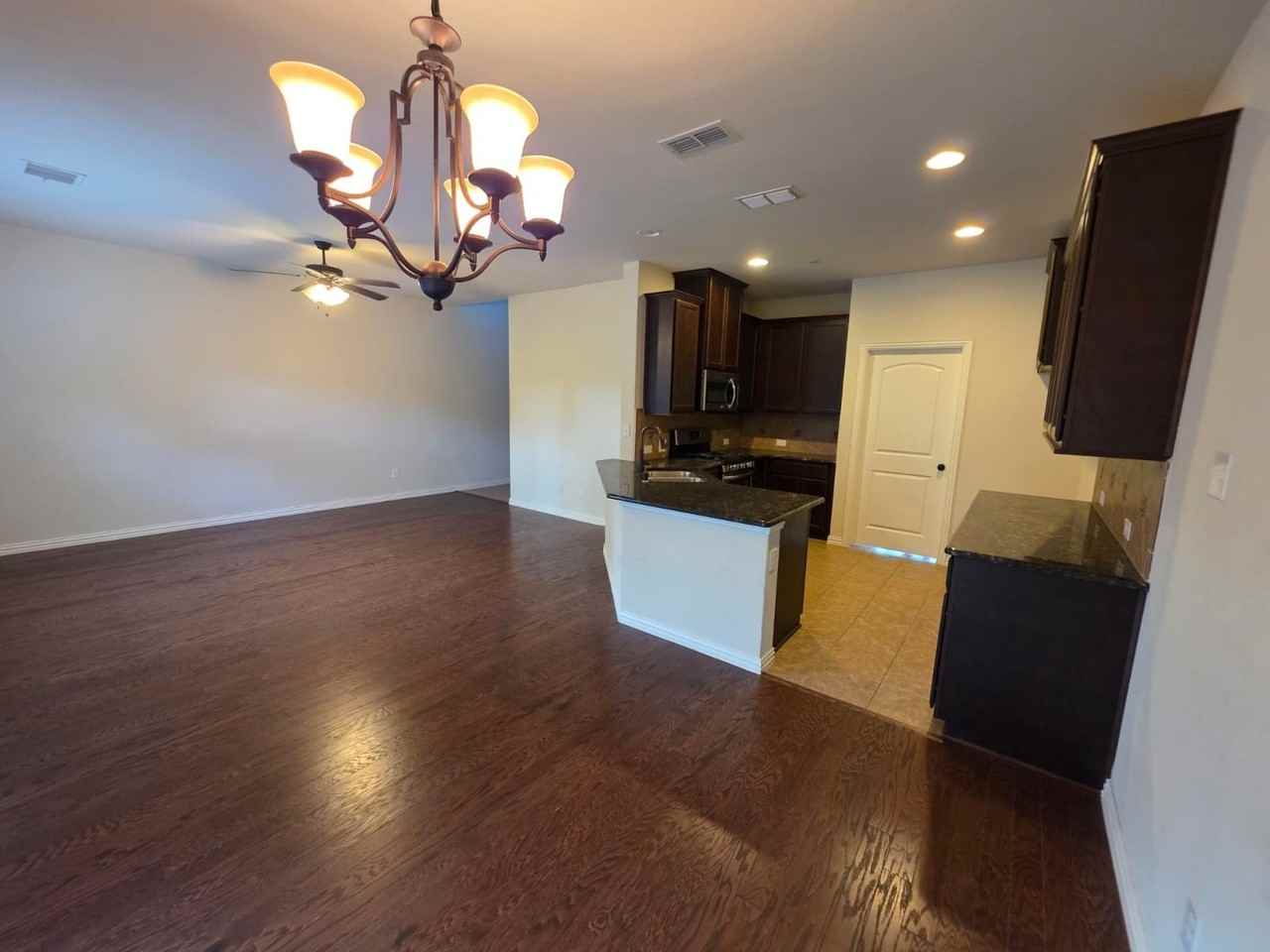 945 Brookville Ct - Photo 5 of 16