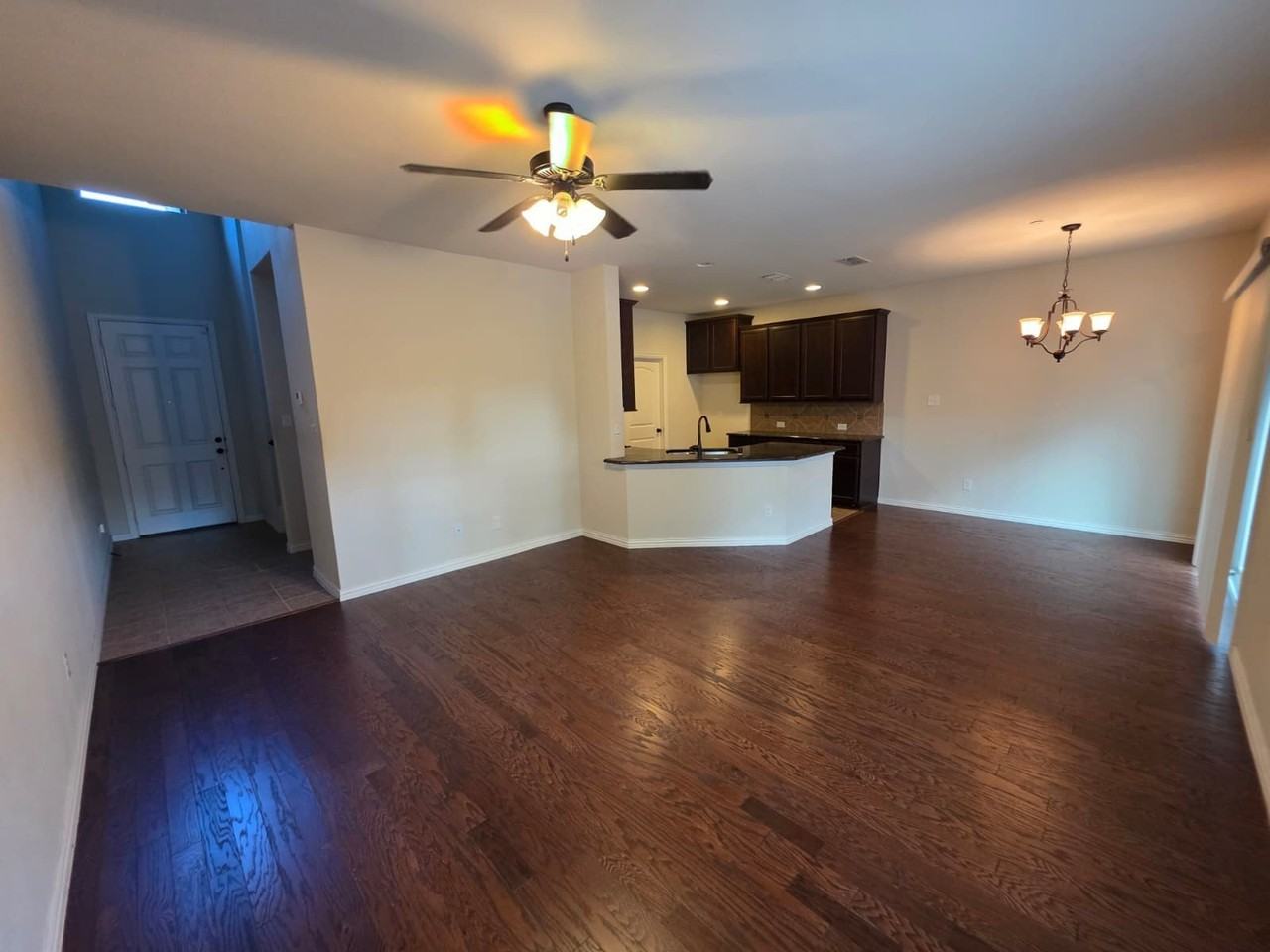 945 Brookville Ct - Photo 6 of 16