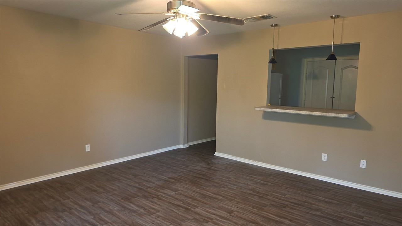 1662 Kennedy St - Photo 2 of 6