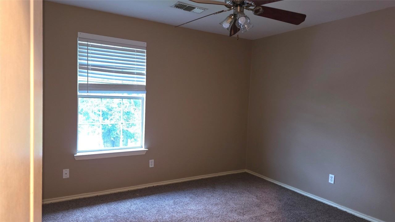 1662 Kennedy St - Photo 4 of 6