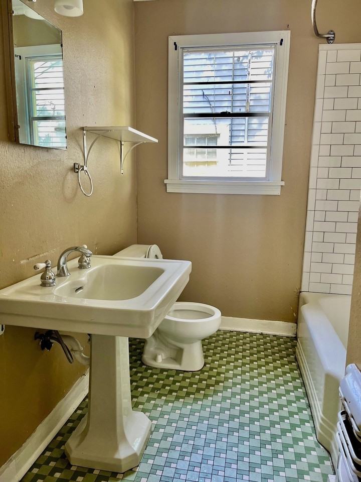 231 E Slattery Blvd - Photo 6 of 9