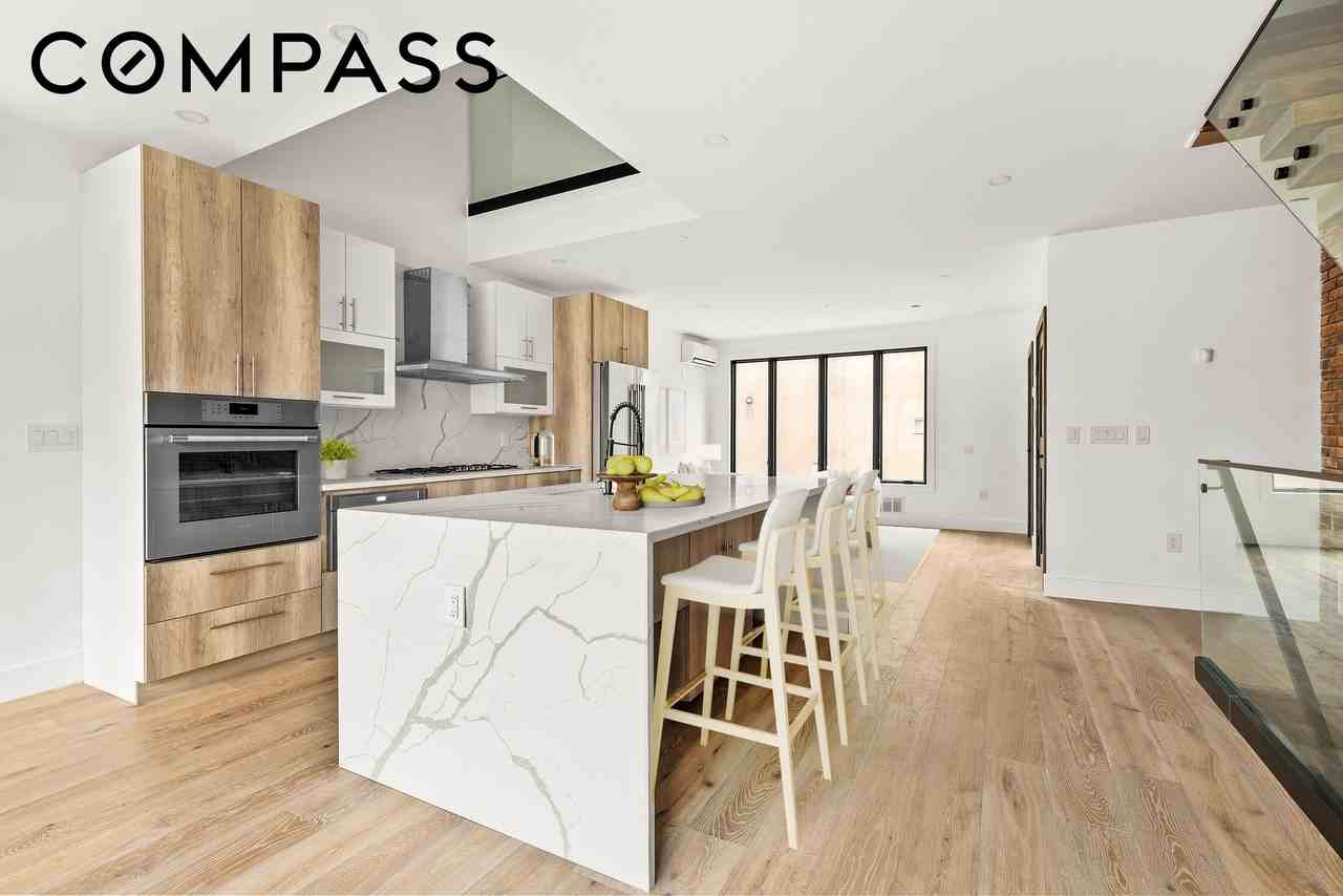 332 Quincy St #2 - Photo 3 of 10