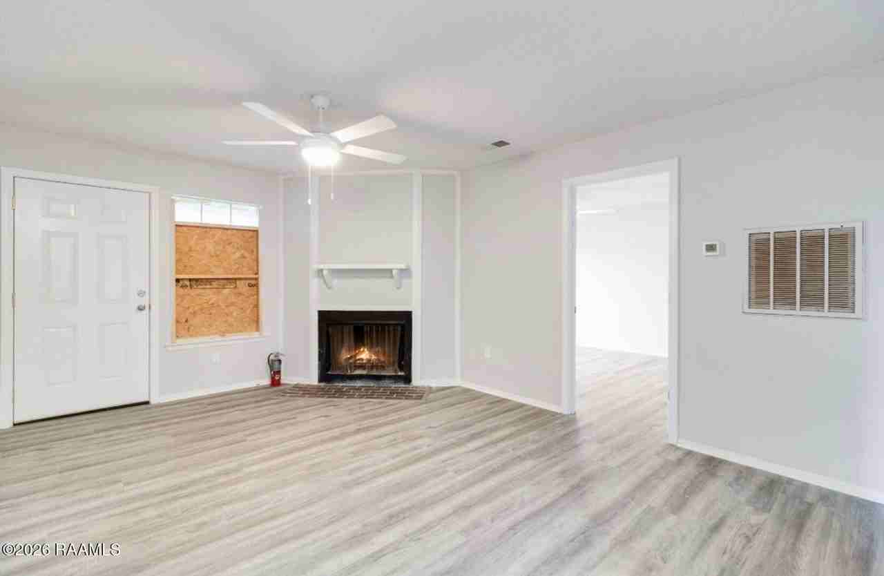 107 Meudon St #D - Photo 3 of 17