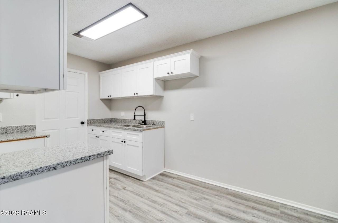 107 Meudon St #D - Photo 5 of 17