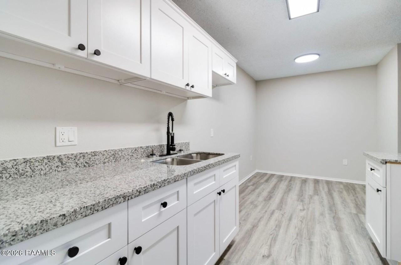 107 Meudon St #D - Photo 6 of 17