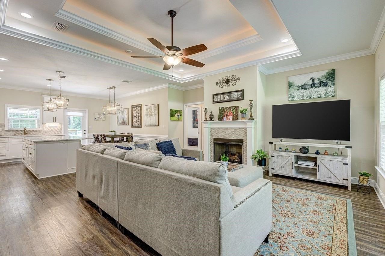 6186 Hugh Rd - Photo 4 of 17