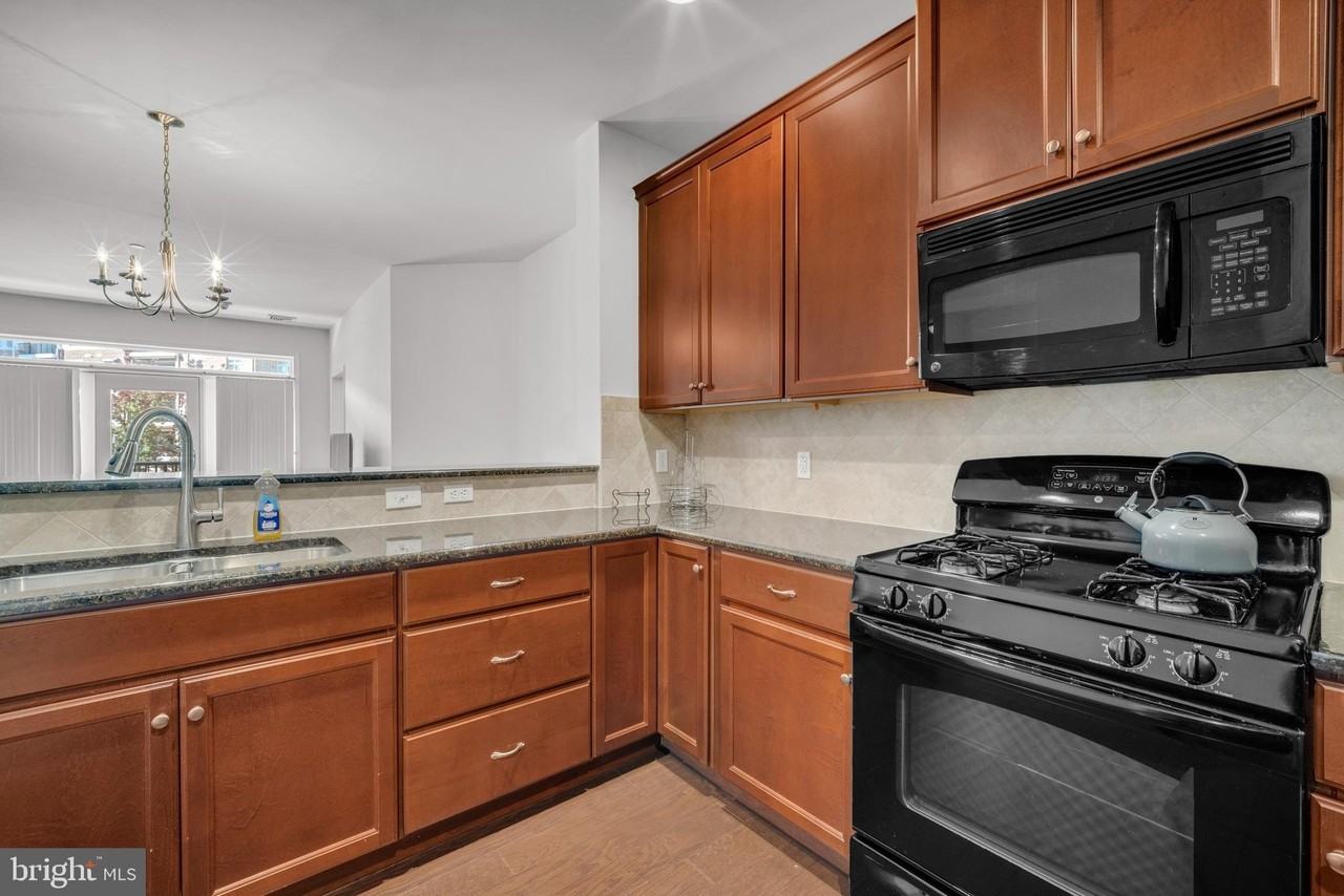 243 Carson Ter - Photo 3 of 31