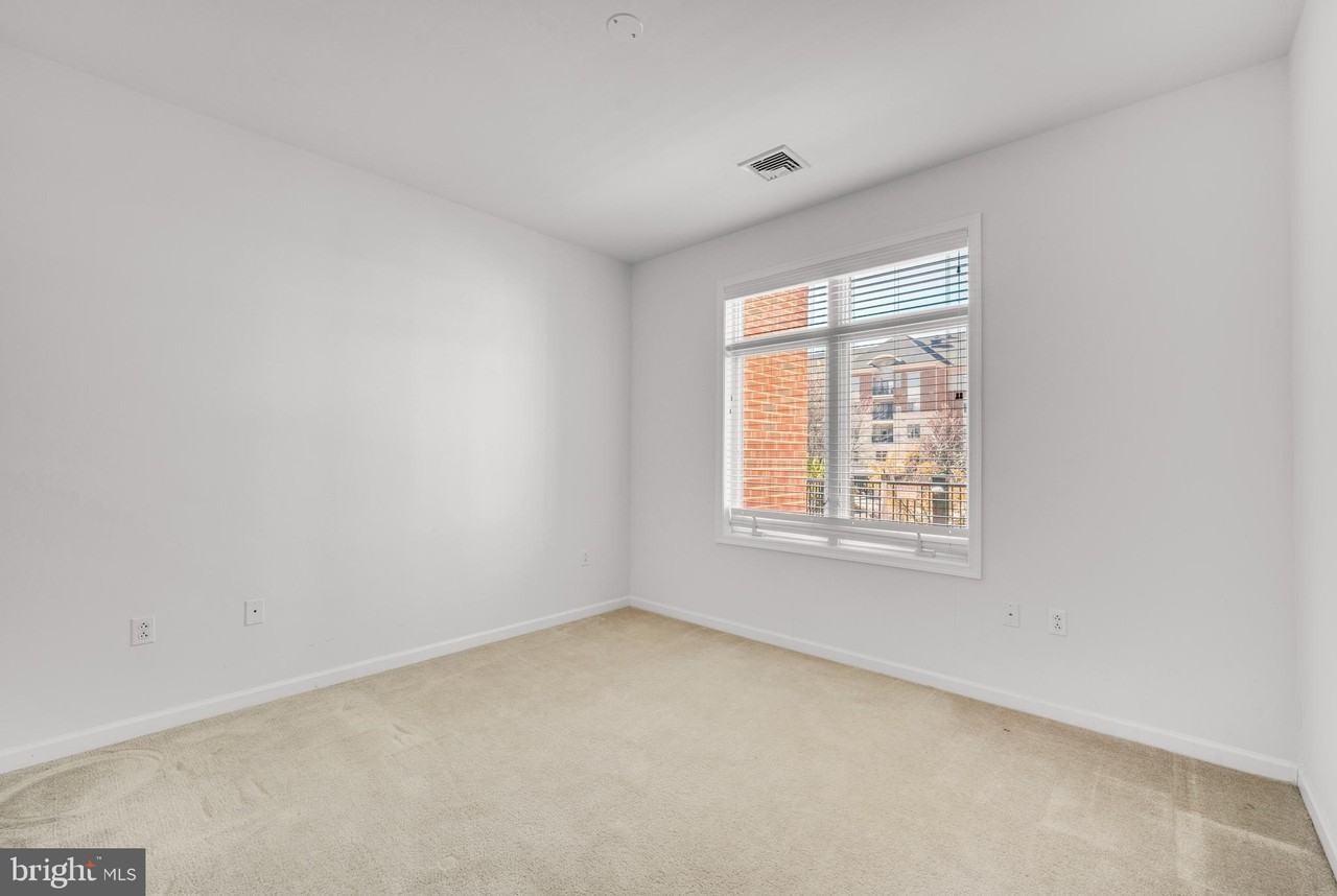 243 Carson Ter - Photo 7 of 31