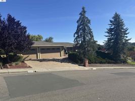 featured image of 1088 Country Club Dr