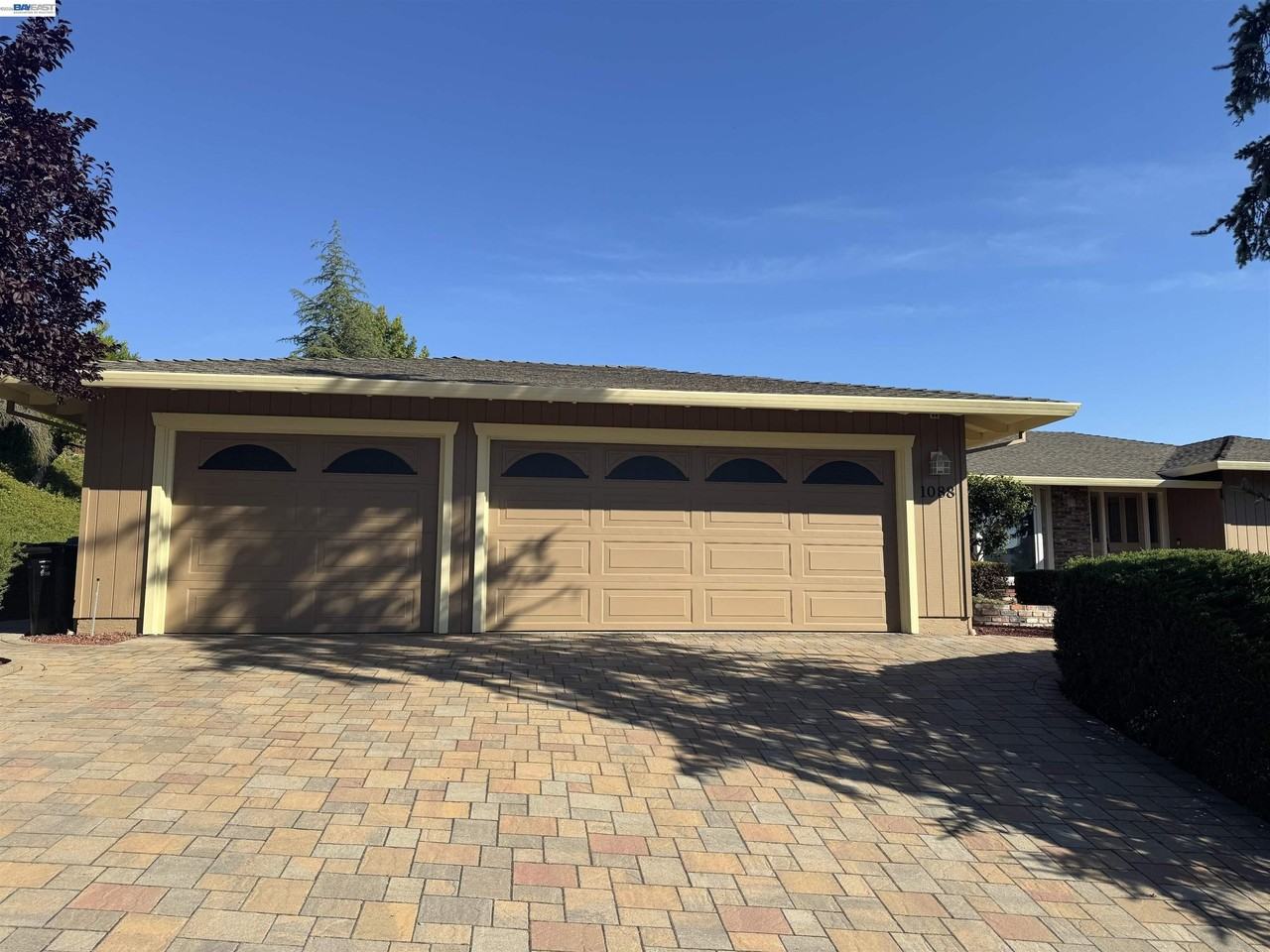 1088 Country Club Dr - Photo 2 of 45