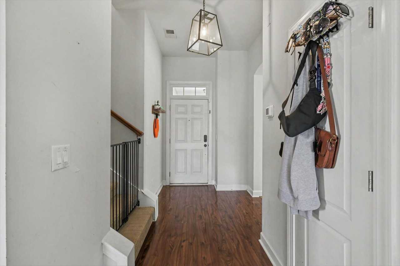 203 Topsaw Ln - Photo 5 of 11