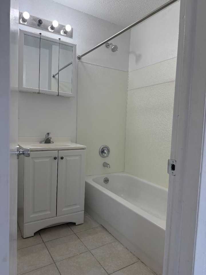 310 NW Chapel Dr - Photo 3 of 10