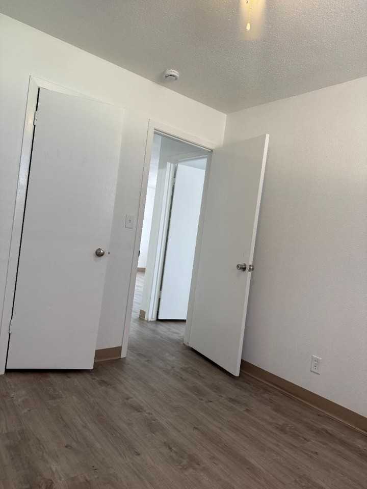 310 NW Chapel Dr - Photo 4 of 10