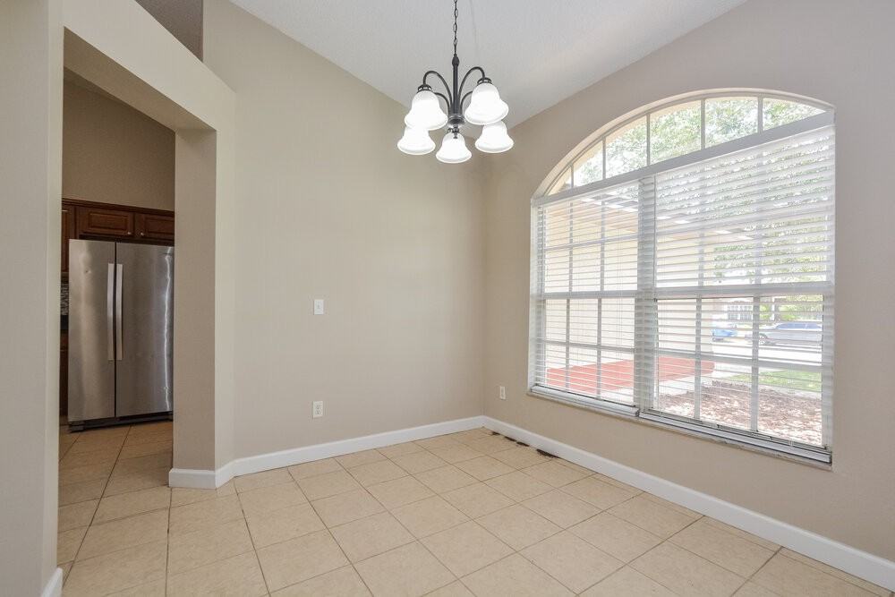 1306 Silverthorn Dr - Photo 5 of 16