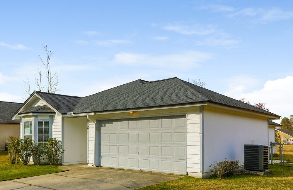 1811 Sheraton Lakes Cir - Photo 4 of 16