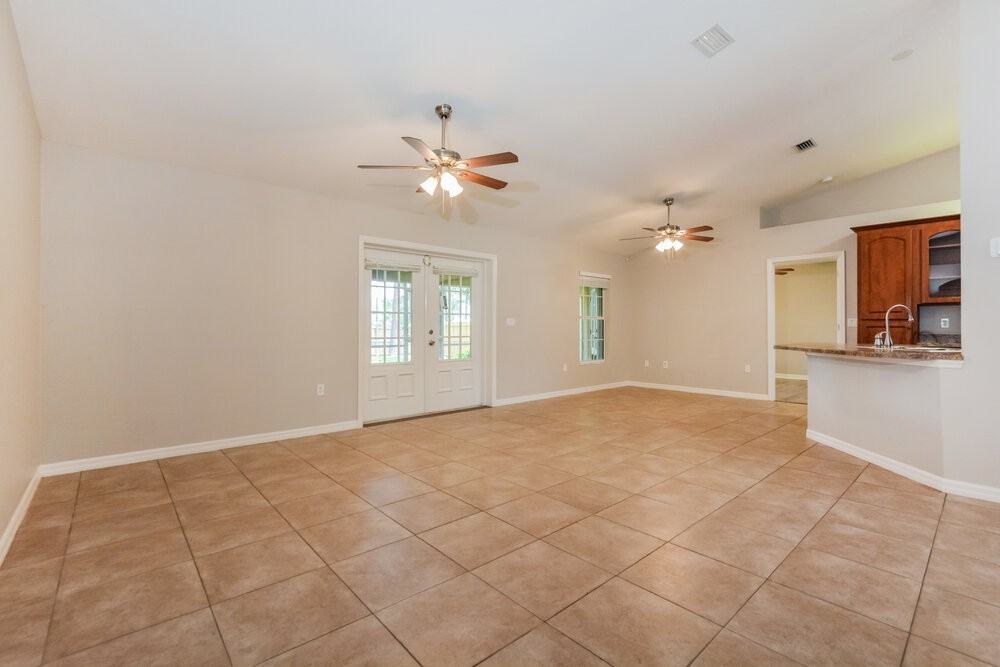 11546 Lake Dr - Photo 3 of 16