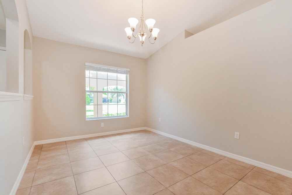 11546 Lake Dr - Photo 4 of 16