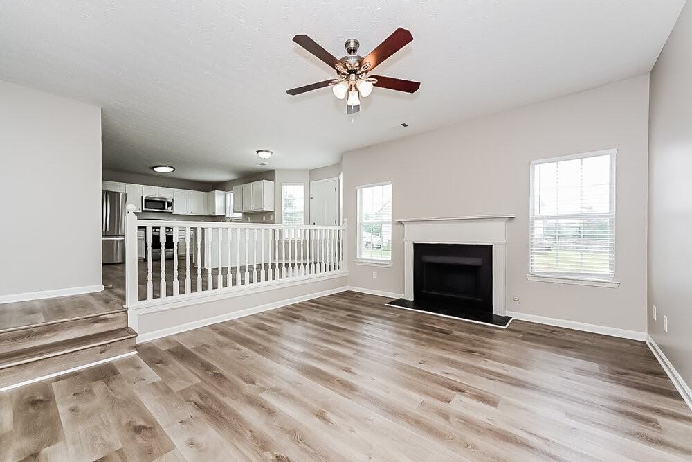 290 Hazelhurst Dr - Photo 4 of 17