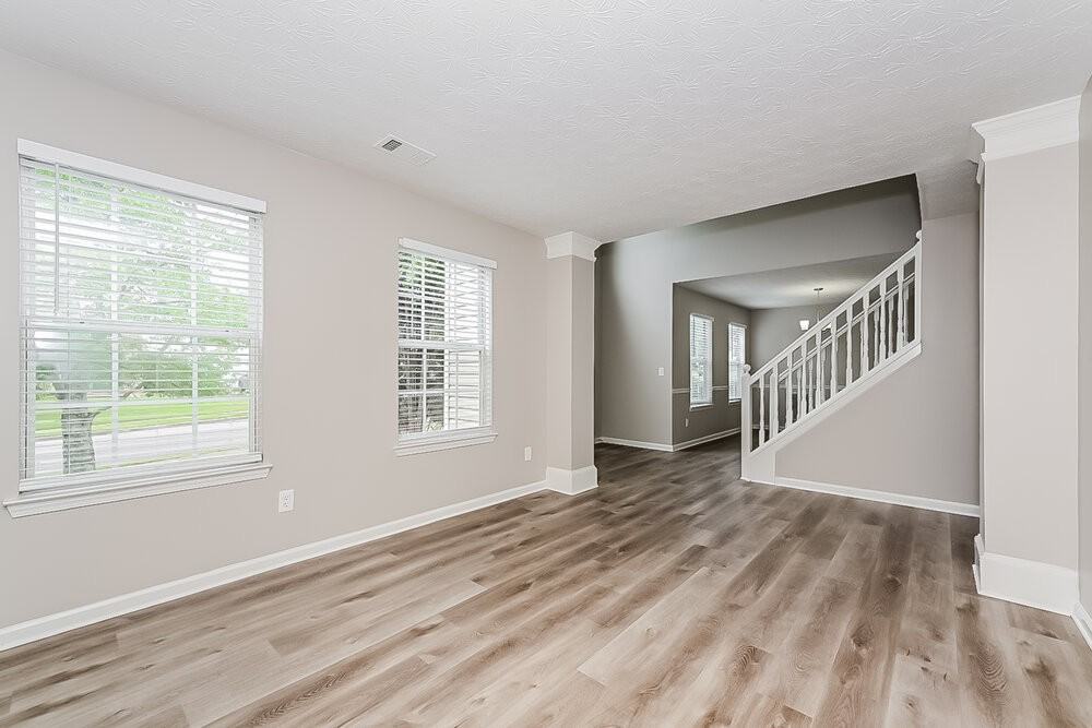 290 Hazelhurst Dr - Photo 5 of 17