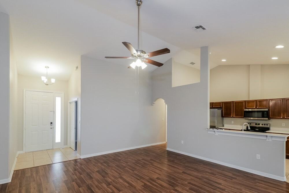426 Disston Ave - Photo 4 of 16