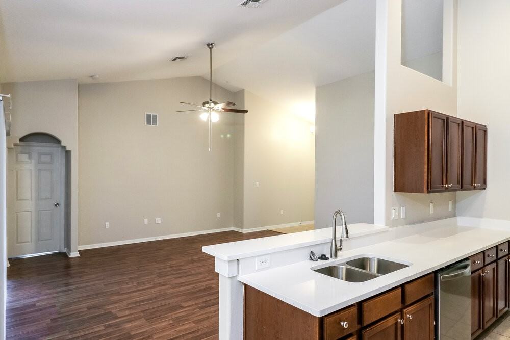 426 Disston Ave - Photo 6 of 16