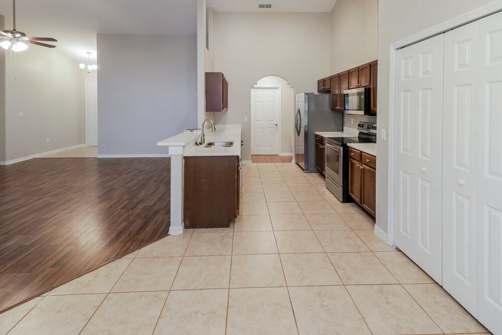 426 Disston Ave - Photo 7 of 16