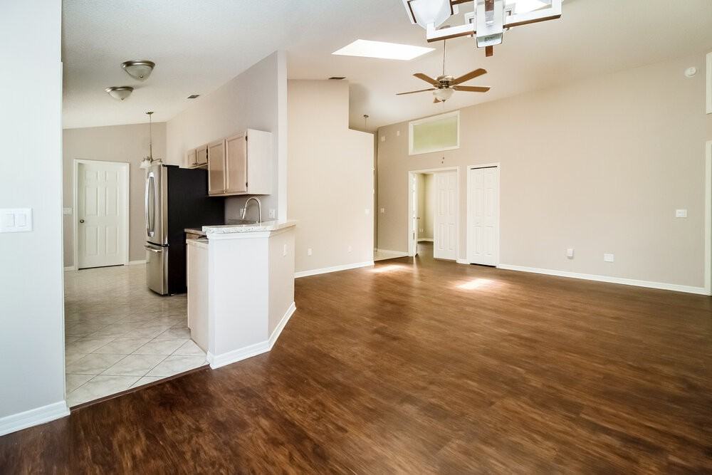 996 Maple Ct - Photo 4 of 16