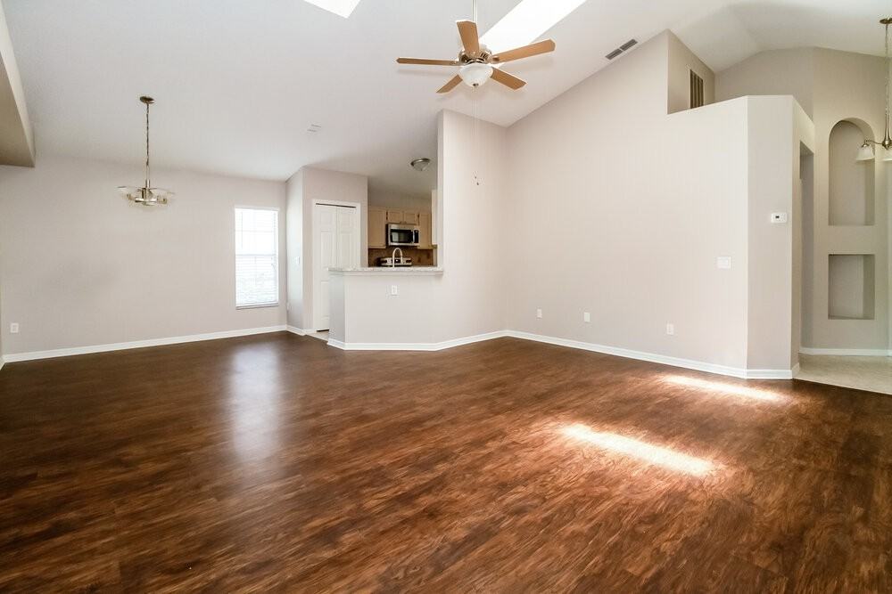 996 Maple Ct - Photo 5 of 16