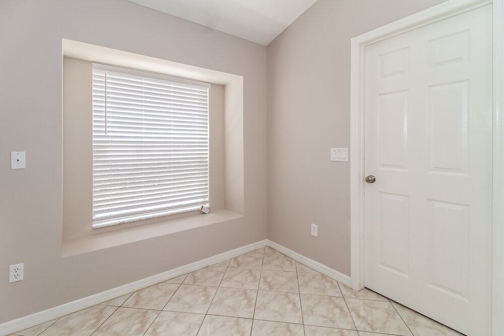 996 Maple Ct - Photo 6 of 16