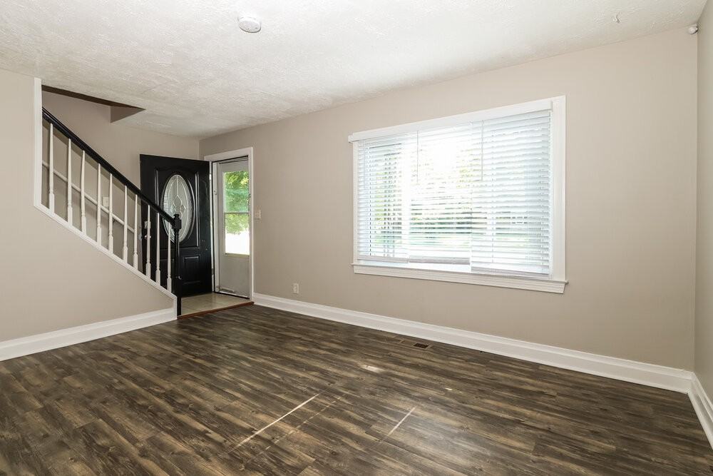 4712 Dohn Rd - Photo 4 of 17