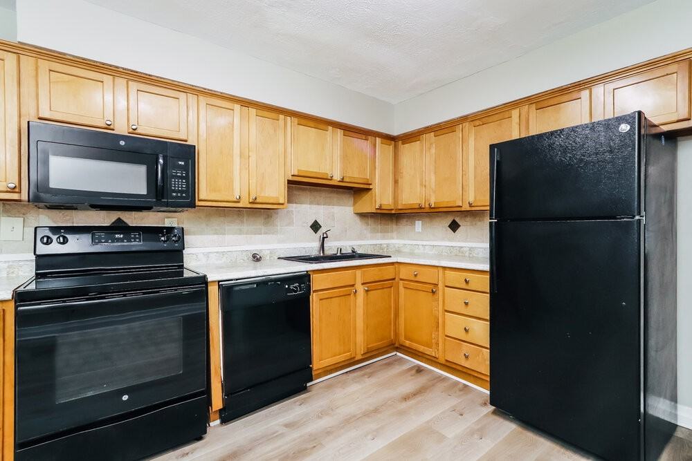 4712 Dohn Rd - Photo 5 of 17