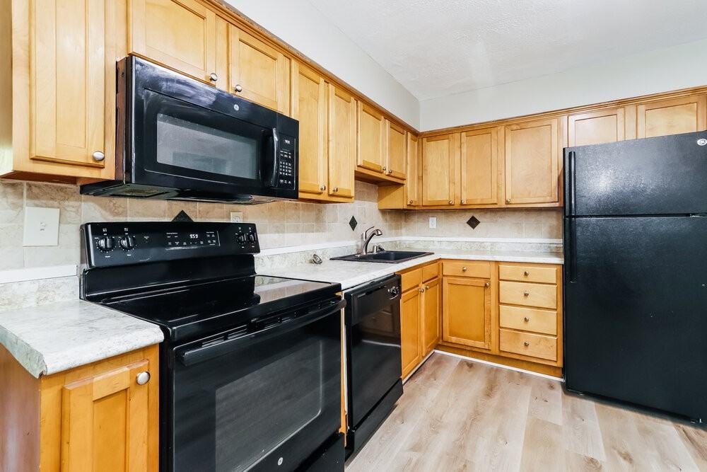4712 Dohn Rd - Photo 7 of 17