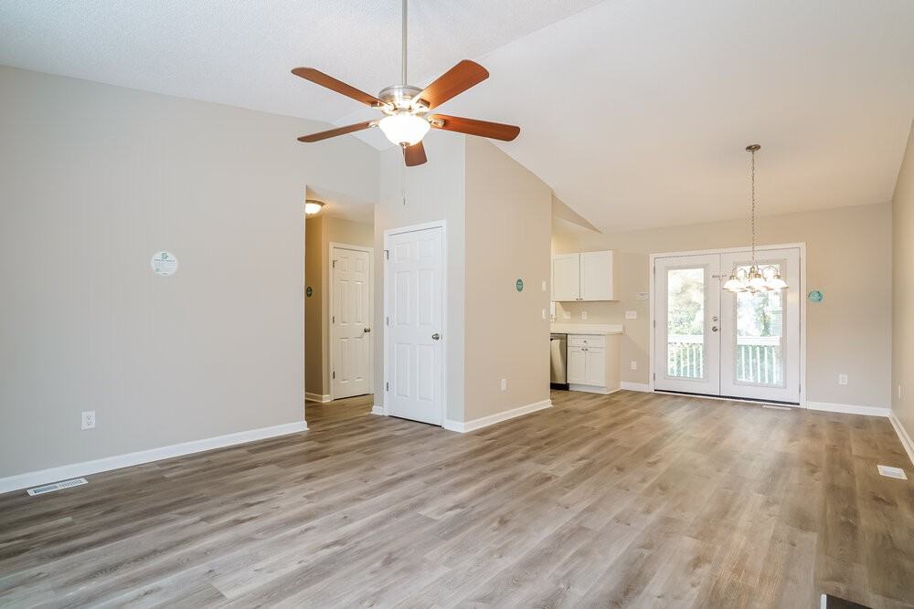 1109 Ujamaa Dr - Photo 5 of 16