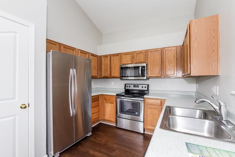 10120 Green Hedge Ave - Photo 7 of 15