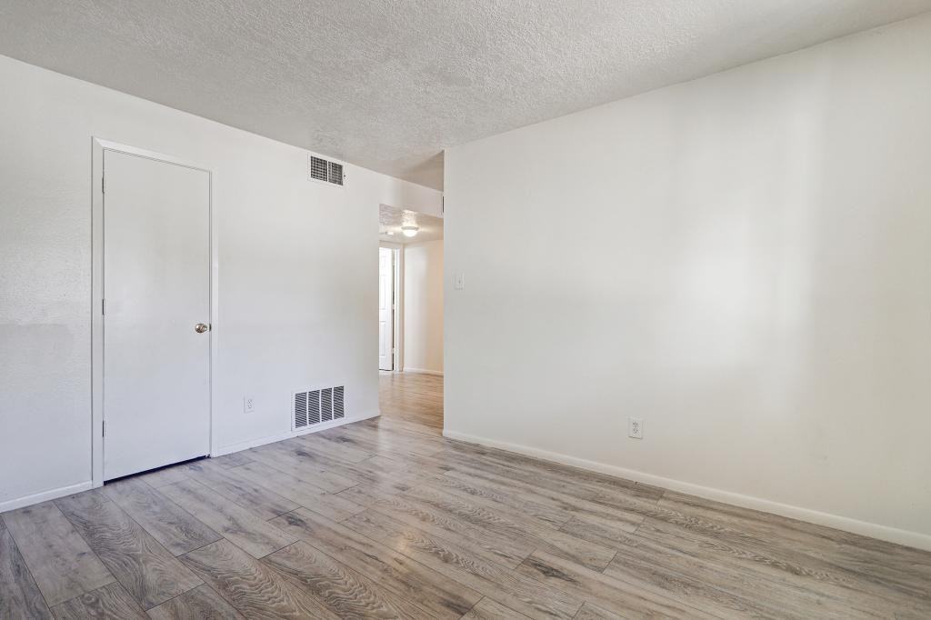13515 Copper Ave Ne Apt 1 - Photo 5 of 13