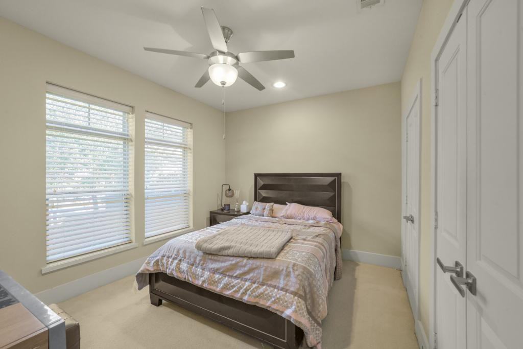 5425 Hidalgo St Unit A - Photo 6 of 41