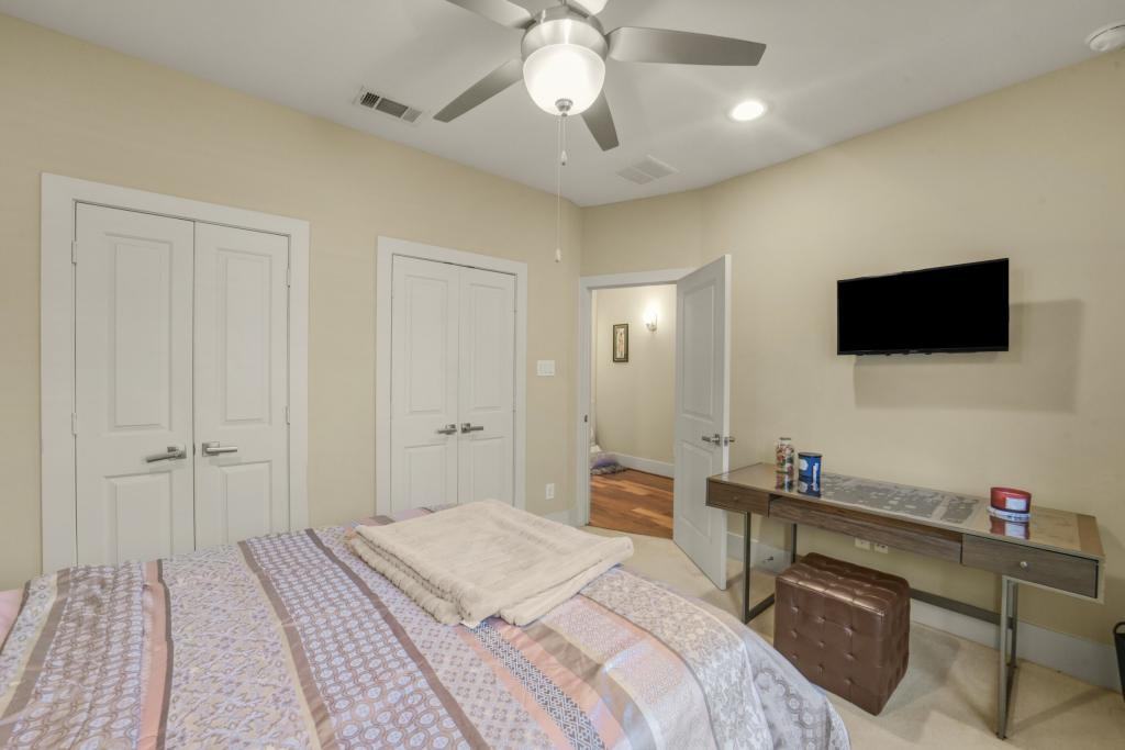 5425 Hidalgo St Unit A - Photo 7 of 41