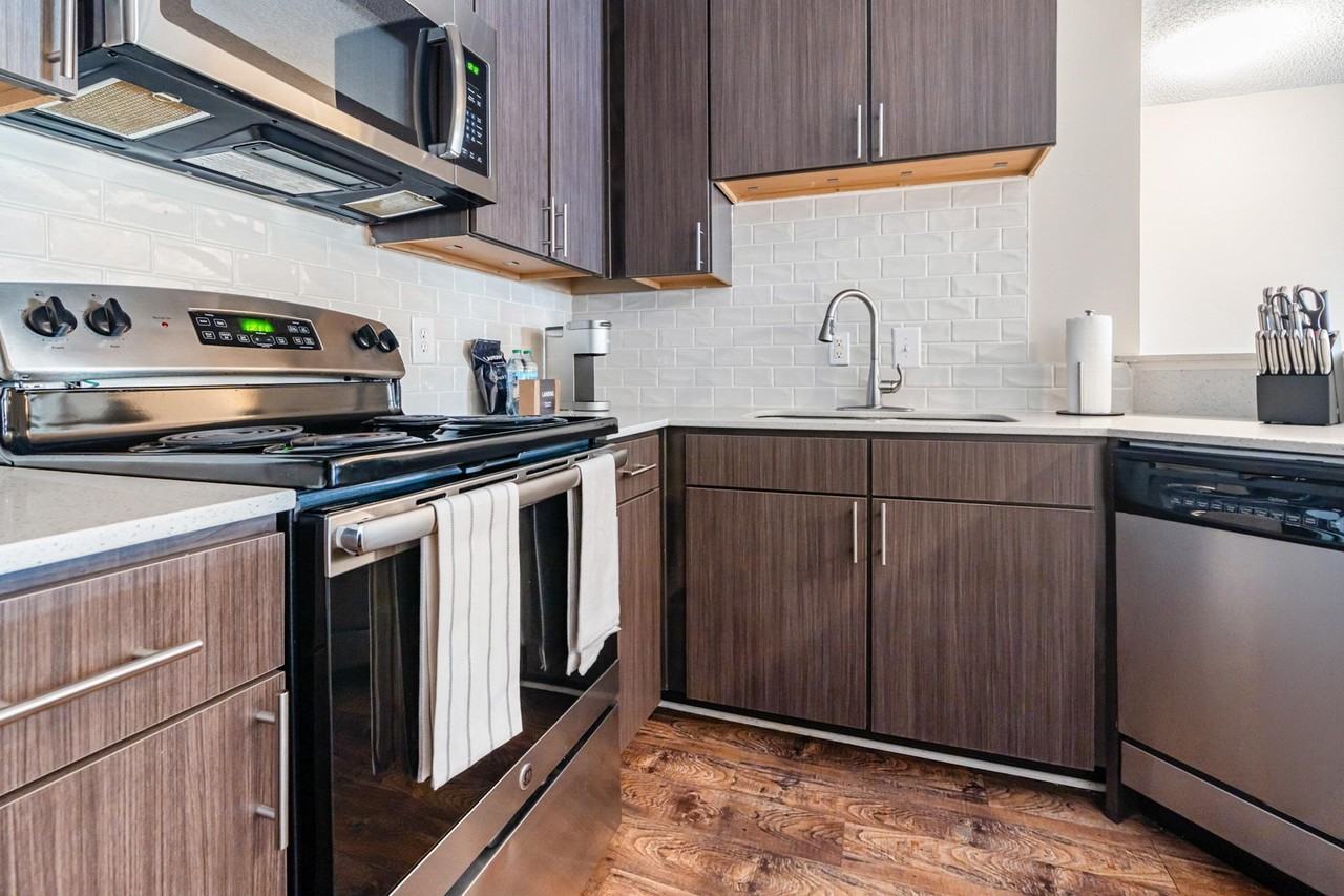 831 Cedar Lake Rd. - Photo 6 of 47
