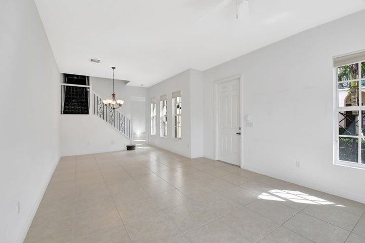 838 Northwest 83rd Lane - Photo 4 of 8