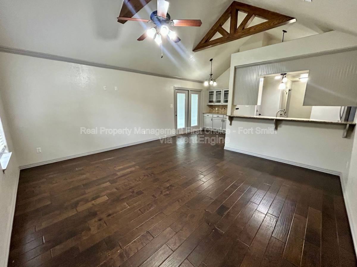 4802 S 28th St - Photo 2 of 10