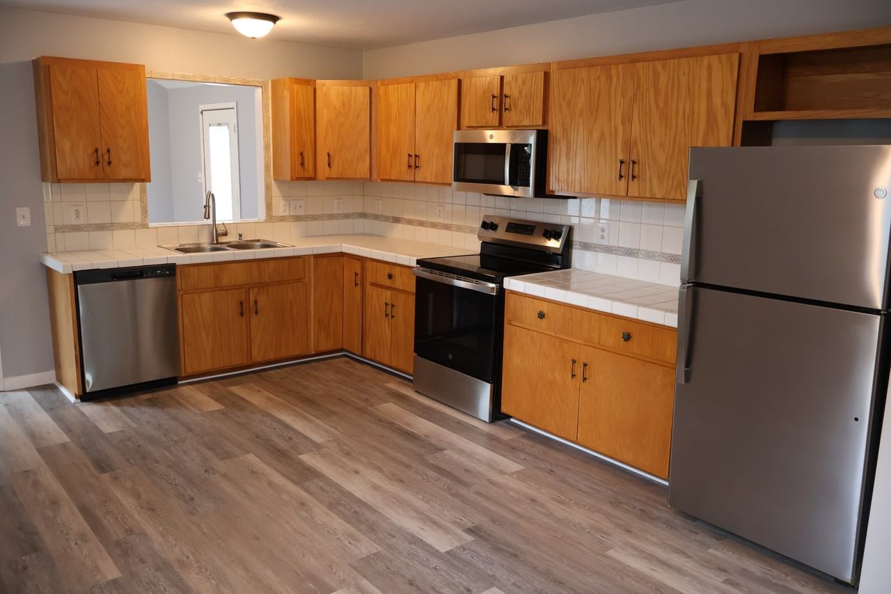 2724 Ann Dr - Photo 5 of 7