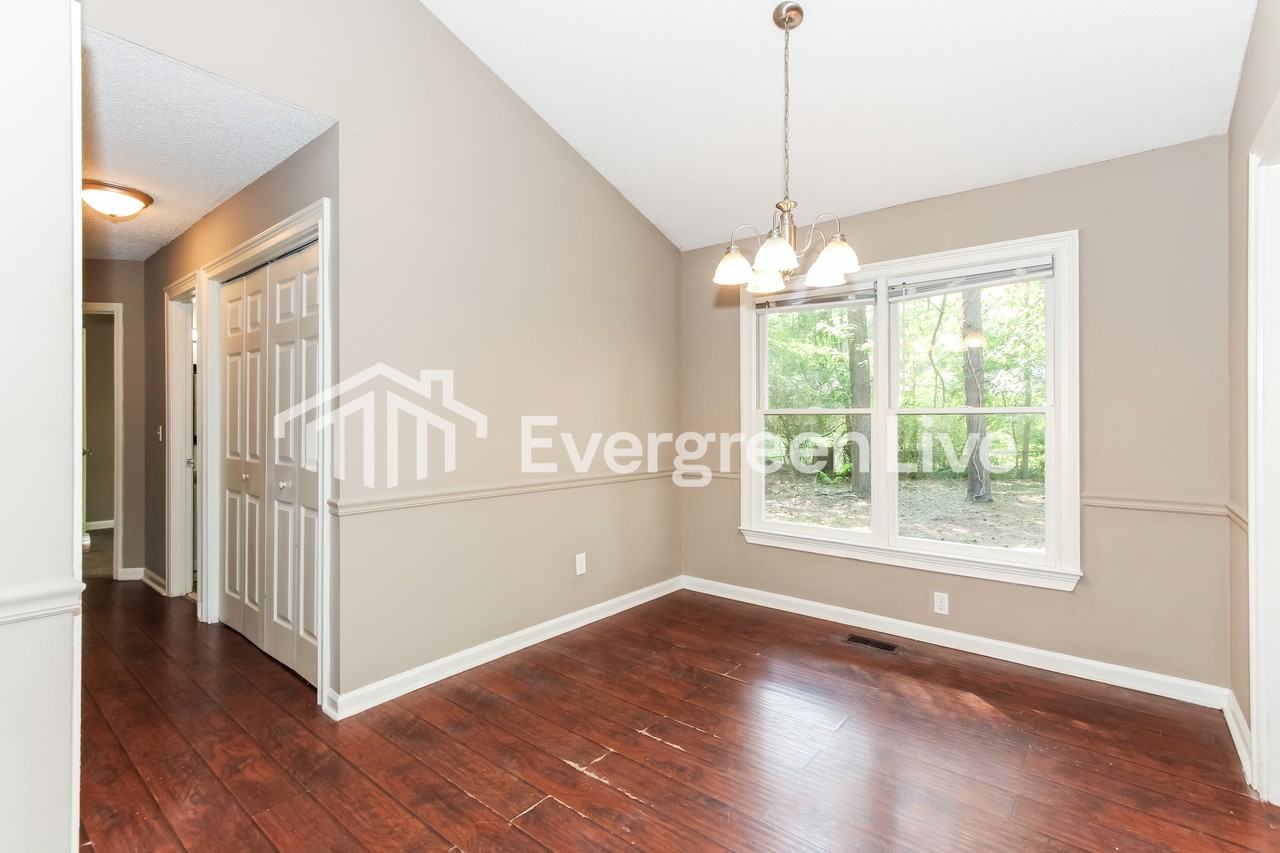 313 Netherland Dr - Photo 4 of 15