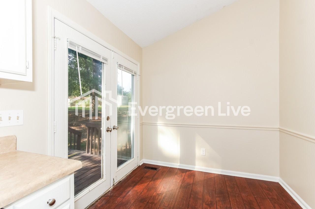 313 Netherland Dr - Photo 5 of 15