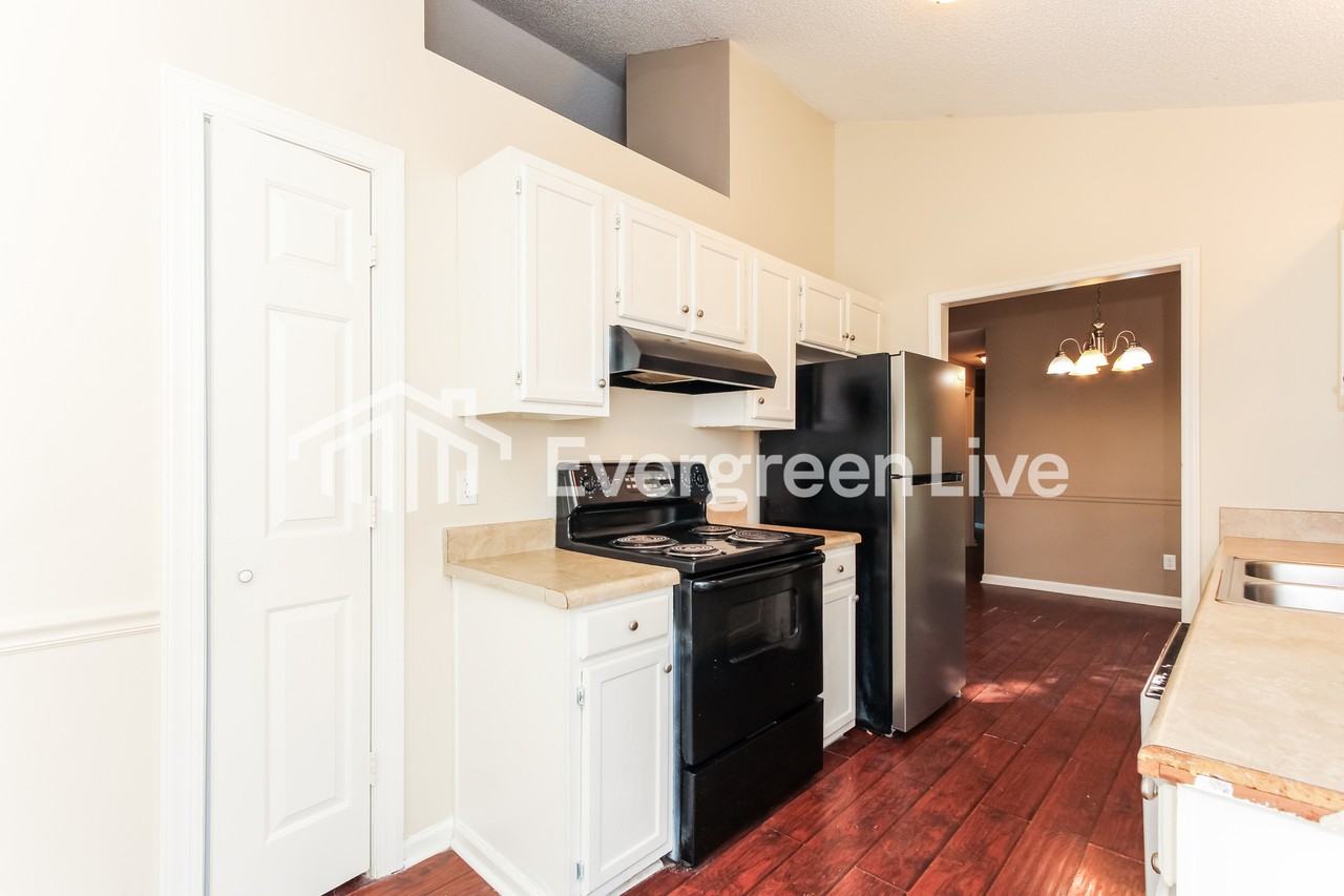 313 Netherland Dr - Photo 7 of 15