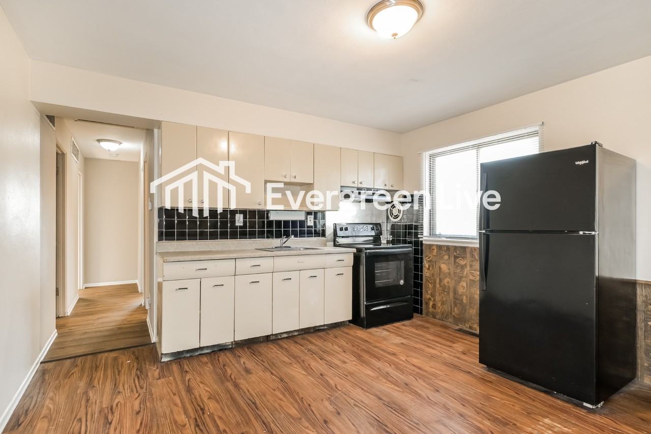 7009 Richwood Ln - Photo 5 of 15